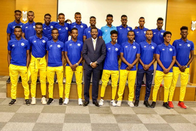 Madaxweyne Qoor Qoor oo Muqdisho kula kulmay Xulka kubadda Cagta Galmudug+(SAWIRRO).