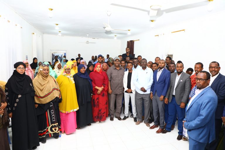 Madaxweynaha Dowlad Goboleedka Puntland oo kulamo ka wada Magaalada Qardho+(SAWIRRO)