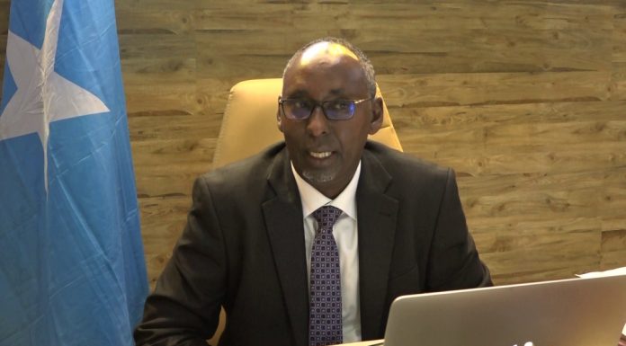 Wasaaradda Gaadiidka iyo Duulista Hawada oo ka hadashay qorshayaasha iyo sharuucda marista wadooyinka.
