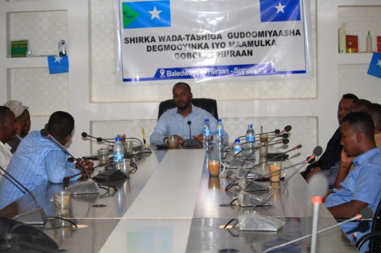 Guddoomiye ku-xigeenka Maaliyadda Gobolka Hiiraan oo ka warbixiyay shir lagu soo gabo gabeeyay Beladweyne+(SAWIRRO).