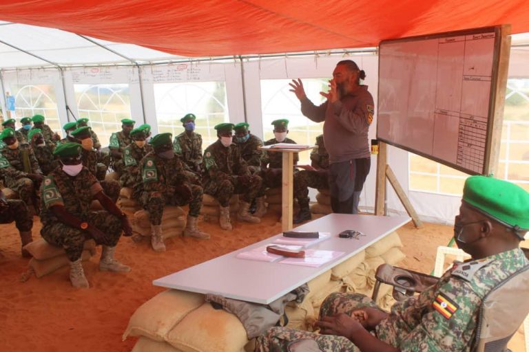 AMISOM oo tababar la xiriira ka hortagga miinooyinka siisay xubno ka tirsan ciidankeeda ka howlgala Soomaaliya+(SAWIRRO).