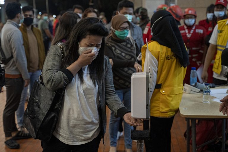 Burburka diyaaradii lagu la’aa Indonesia oo la helay.