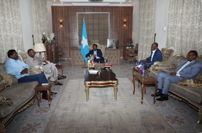 Madaxweyne Farmaajo oo Guddoomiyey kulan Hordhac u ah shirka Wadatashiga SAMAREEB+(SAWIRRO).