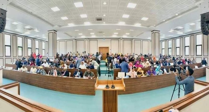 Xildhibaanada golaha shacabka oo ansixiyay wax ka bedelka sharciga waxbarashada dalka.