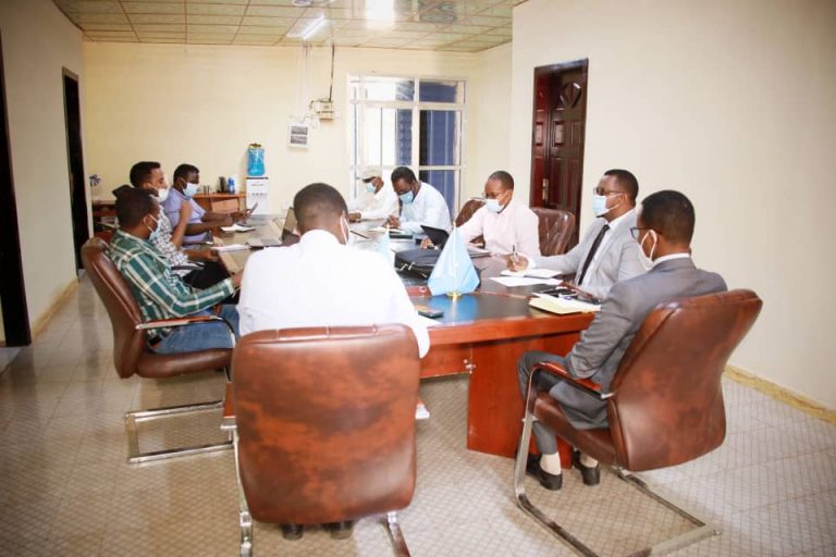 Wasaaradda Caafimaadka Galmudug oo ka hadashay dardar gelinta howlaha la tacaalidda COVID-19+(SAWIRRO).