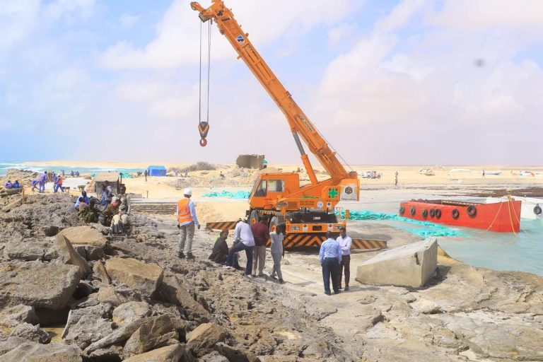 Wafdi ka socda Galmudug oo kormeeray dekadda magaalada Hobyo+(SAWIRRO).