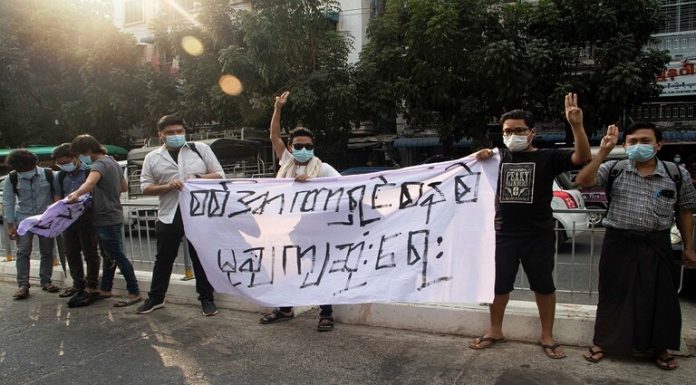 Dibad baxyo looga soo horjeedo afgenigii ka dhacay Myanmar oo qeba ka mid ah dalkaas ka socda.