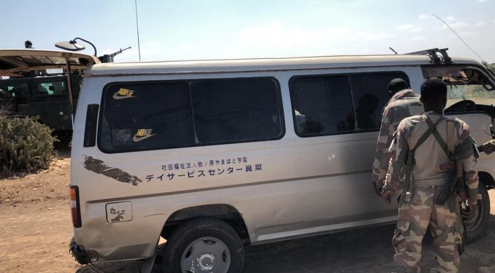 Ciidanka Kumaandooska Danab oo gacanta ku dhigay gaari walxaha qarxo laga soo buuxiyey.