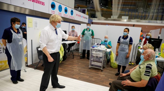 Ingiriiska oo sheegay in 13.5 milyan oo qof laga Tallaalay COVID19.