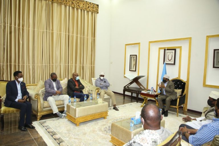 MADAXWEYNE FARMAAJO OO KULAN TACSI AH LA QAATAY UBADKA IYO EHELADA MADAXWEYNIHII HORE EE DALKA MARXUUM CALI MAHDI MAXAMED