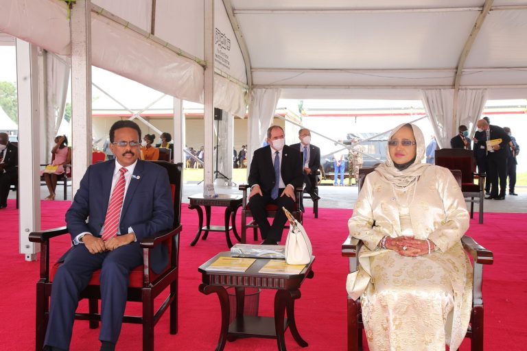 Madaxweyne Farmaajo oo ka qeyb galay caleemo-saarka Madaxweyne Yoweri Museveni “SAWIRRO”