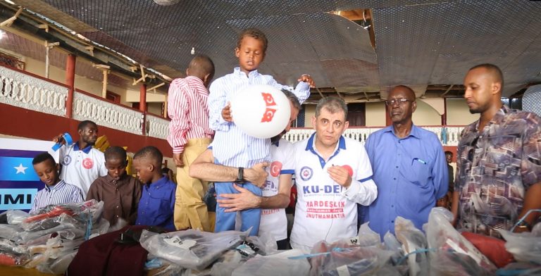 Carruuta agoonta ah ee ku jirta xarumaha Dr Kadare iyo Degmada Afgooye oo la gaarsiiyay dhar iyo agab kale