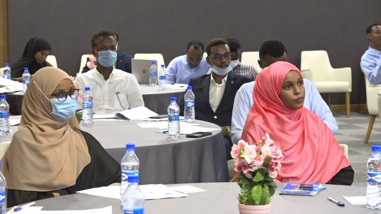 Aqoon isweydaarsi ku saabsan go’naanshiyaha Qaran ee yareynta saameynta isbadalka cimilada oo lagu qabtay Muqdisho “SAWIRRO”