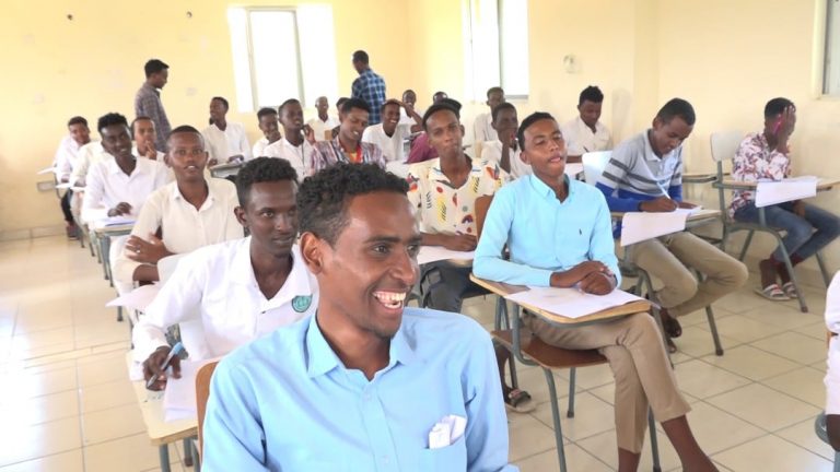 Imtixaanka Shahaadiga Dugsiga Sare Oo Lasoo Gabagabeeyay+Sawirro