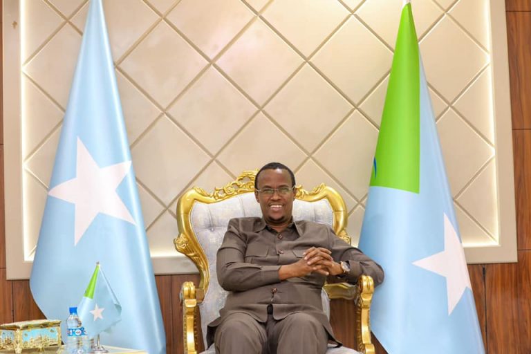 Madaxweynaha Hirshabeelle oo la kulmay Guddiga Baarlamaanka Hirshabeelle u qaabilsan doorashada Aqalka Sare “SAWIRRO