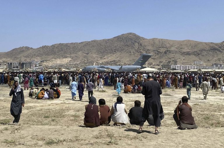 Rabshado ka dhacay Garoonka diyaaradaha Kabul oo sababay dhimasho