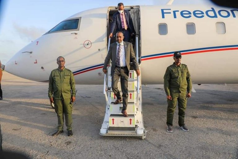 Wafdigii RW Rooble ee safarka ku tegay Kenya oo dib ugu soo laabtay Muqdisho