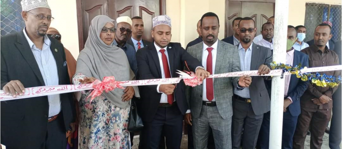 Guddoomiyaha Maxkamadda Racfaanka Gobalka Banaadir oo Xariga ka jaray Xarunta Maxkamadda Boondheere