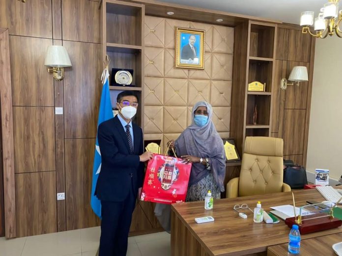 Wasiirka Wasaaradda Caafimaadka XFS oo xarunta Wasaaradda ku qaabishay safiirka dalka China u fadhiya Soomaaliya