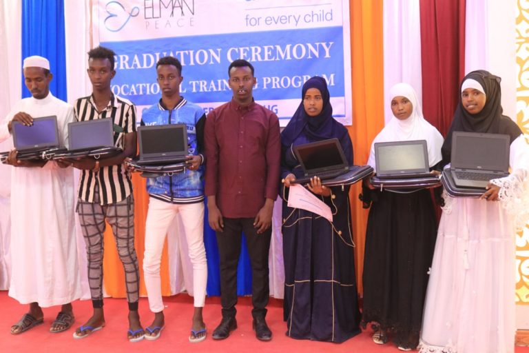 Arday baratay farsamooyinka gacanta oo tababar loogu soo xiray Dhuusamareeb “SAWIRRO”