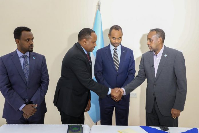 Ra’iisul wasaare Rooble oo ka qeyb galay dhaarinta Wasiirka cusub ee Amniga Gudaha