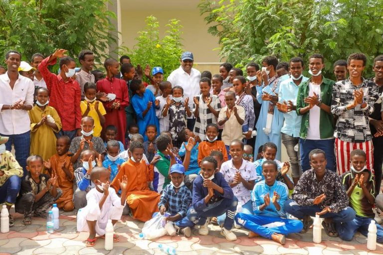 MADAXWEYNE DENI OO QADO SHARAF U SAMEEYAY CARUURTA AGOONTA AH EE KU JIRTA XARUNTA AGOOMAHA EE GAROOWE