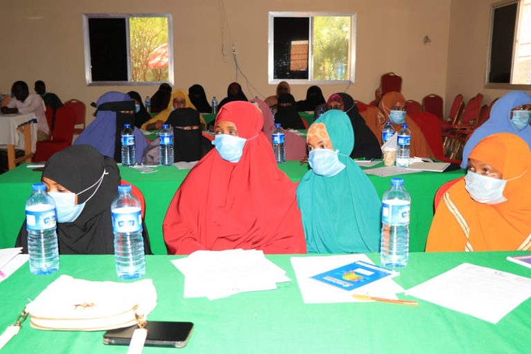 Wasaaradda Haweenka Galmudug oo Cadaado kubatay kulan looga hadlaayo Doorka Haweenka ee kaqeybgalka Siyaasada