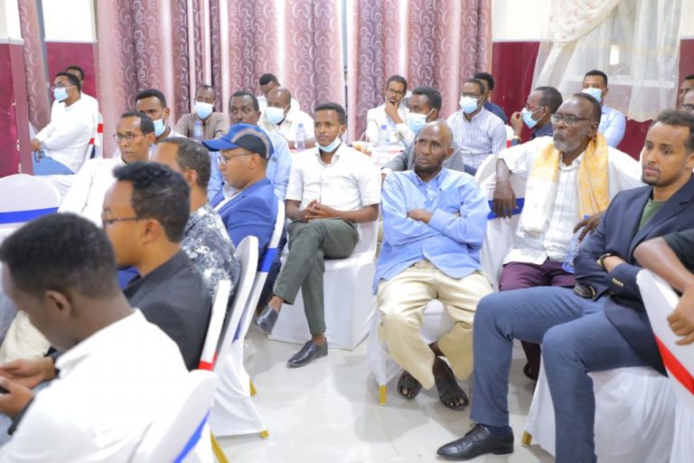 Wasiirka Qorsheynta XFS oo kulan la yeeshay qaar kamida bulshada reer Garoowe “SAWIRRO”