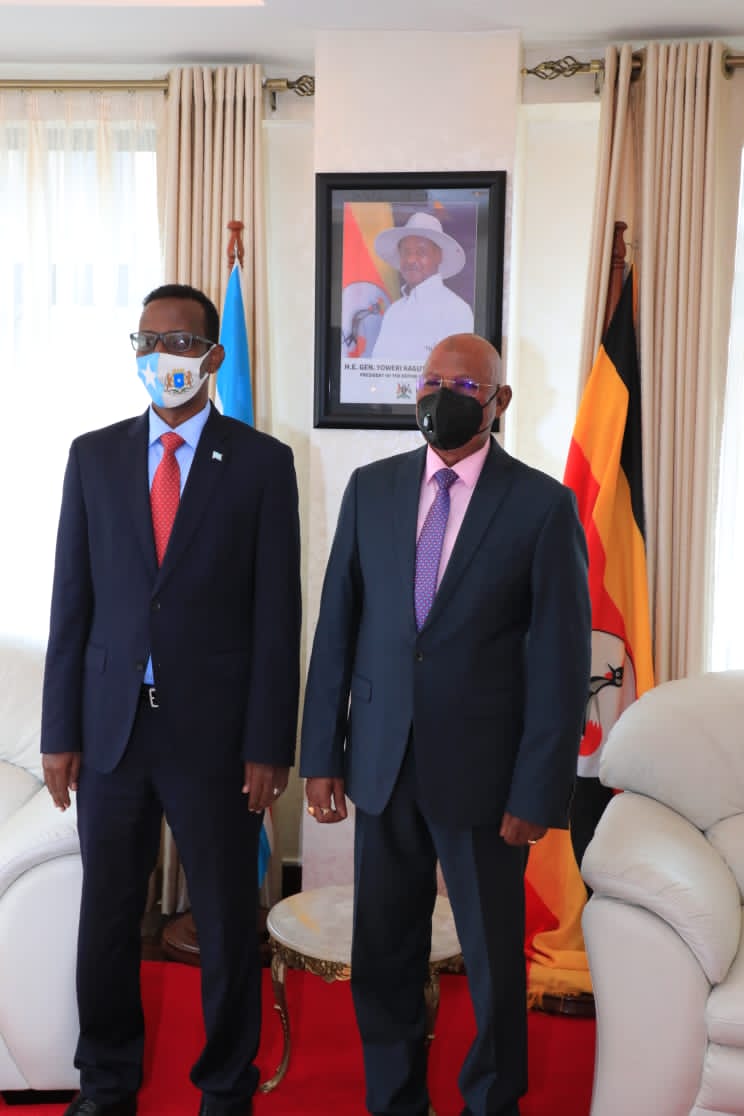 Safiirka Soomaaliya ee Uganda oo la kulmay Wasiirka Arrimaha Dibadda ee Uganda “SAWIRRO”