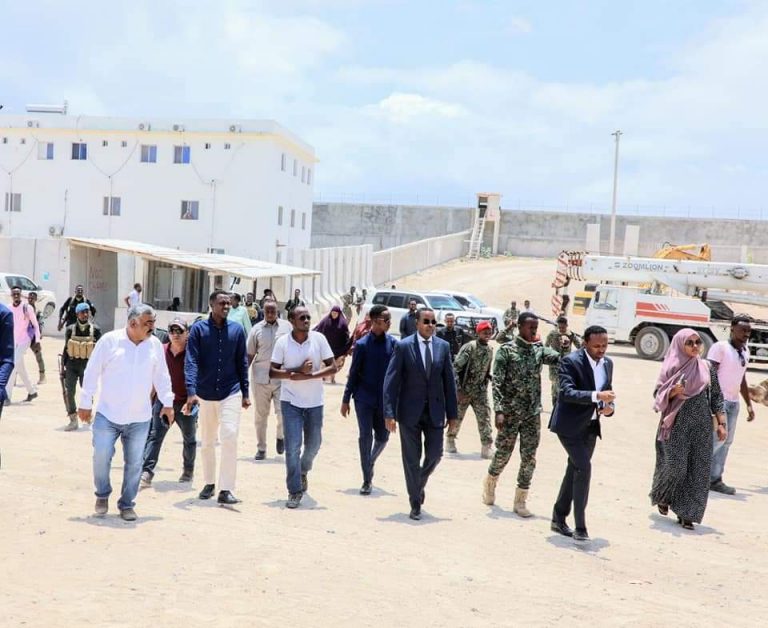 Duqa Muqdisho oo kormeeray wadada Jaziira oo dhawaan dib-u-dhis lagu sameeyn doono “SAWIRRO”