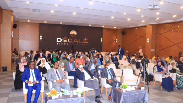 Munaasabad looga hadlayay Istiraatiijiyada kobaca dhaqaalaha Soomaaliya oo  lagu qabtay Muqdisho