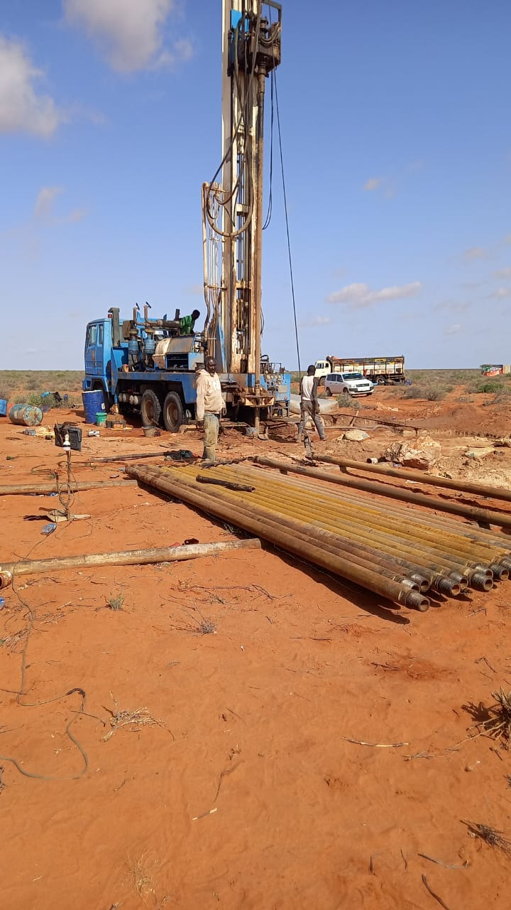 DHAGEYSO:Masuuliyiin katirsan Galmudug oo maanta kormeer ku tagay deegaan hoostaga Gaalkacyo oo ceelbiyood bulshada baahi u qabeen laga qodayo.