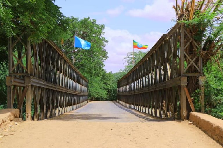 SAWIRRO-Degmada Doollow ee gobolka Gedo waxaa ka qabsoomay kulan looga hadlayay amniga labada dhinac ee Deegaanka Soomaalida iyo gobolka Gedo ee Soomaaliya.