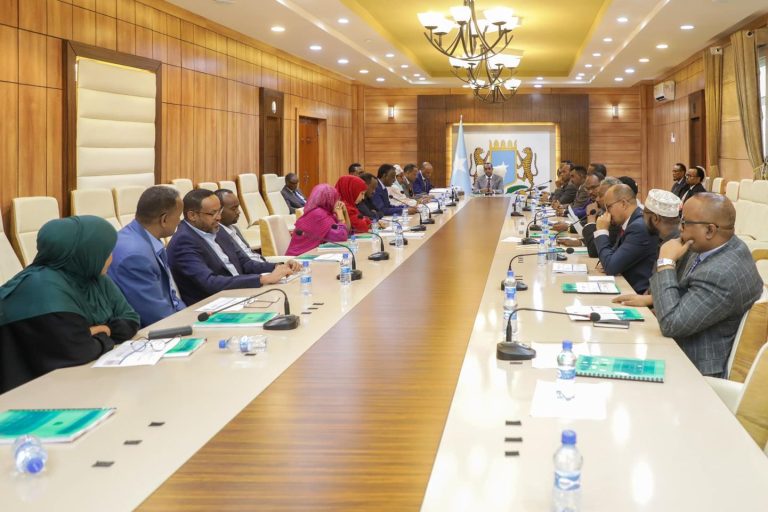 Golaha Wasiirrada Xukuumadda Soomaaliya  oo maanta anisxiyey  Magacaabista Taliyaha Hay’adda Nabad sugidda iyo Sirdoonka Qaranka oo loo magacaabay  Mahad Maxamed Salaad.