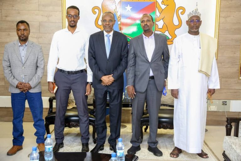 Wafdi ka socda Hay’adda Wadaniga ah ee Tadamun oo ka shaqaysa arrimaha bulshada oo kulan la qaatay madaxweynaha Dowlad goboleed Koonfur Galbeed