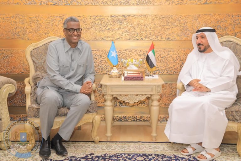 SAWIRRO:Ergayga Gaarka ah Ee Arimaha  Gurmadka Abaaraha oo kulan maanta la yeeshay Safiirka Dowladda Imaaradka carabta ee Soomaaliya .