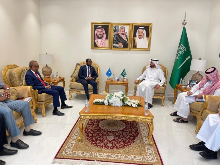 DAAWO:Wasiirka Diinta iyo Awqaafta XFS, Cumar Cali Rooble, ayaa dalka sacuudiga kula kulmay dhigiisa dalkaasi.