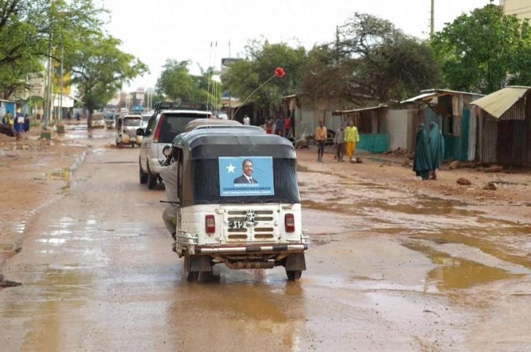 SAWIRRO:Qabanqaabada soo dhaweynta wafdiga Madaxweyne Xasan Sheekh Maxamuud oo si weyn looga dareemayo Magaalada Baydhabo.