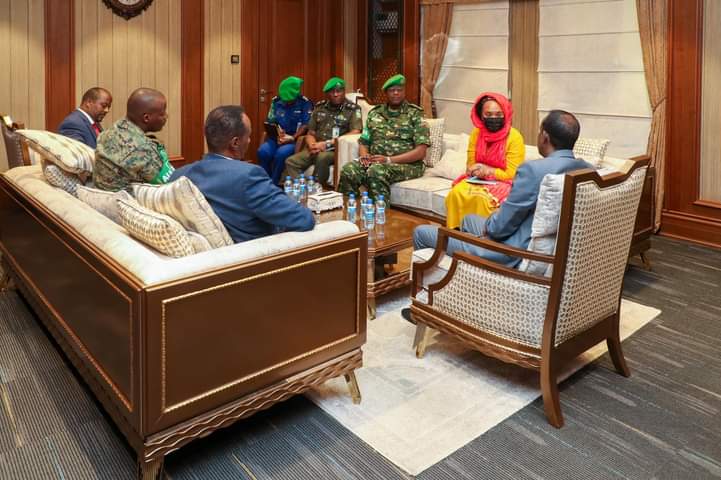 Ra’iisul Wasaaraha XFS  Maxamed Xuseen Rooble oo la kulmay ku-xigeenka Howgalka Midowga Afrika ee ATMIS .