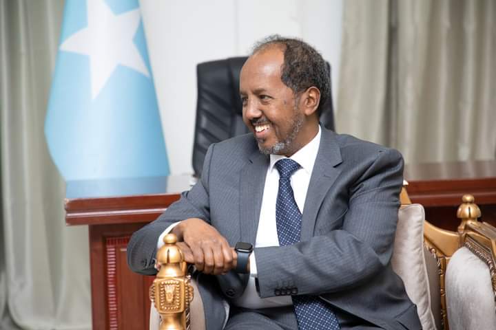 DAAWO:Diplomaasiyiinta Soomaaliyeed ee fadhigoodu yahey dalka Sacuudi Caraabiya  oo  Dhambaal Hambalyo ah usoo diray Madaxweyne Hassan sheikh.