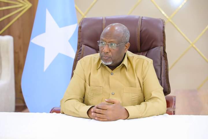 Gudoomiyaha Golaha shacabka oo shacabka soomaliyed ugu baaqay in la garab istaago walaalihii ku hanti beelay dabkii xalay.