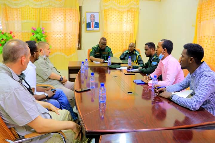 Taliyaha Ciidanka Asluubta Puntland  oo kulan la qaatay  mas’uuliyiin ka socdey xafiiska EUCAP ee Soomaaliya.