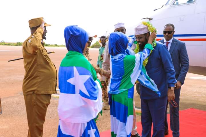 DHAGEYSO:Madaxweynaha  jubbland  oo sheegay in la fasaxay dhamaan tageeradii iyo adeegyadii hormarinta ee gobolka gedo ka xayirnaa sanadahii lasoo dhaafay ee heer Federaal iyo heer Jubaland .