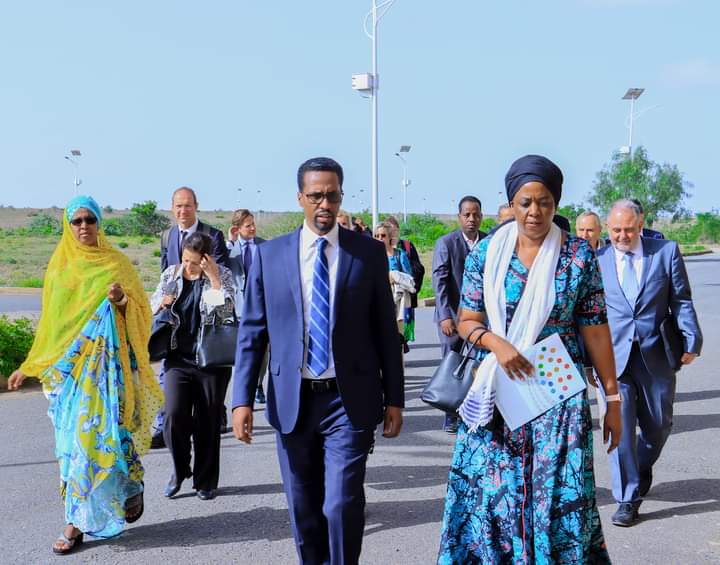 SAWIRRO:Madaxa gargaarka bini’aadannimada ee hay’adaha Qaramada Midoobay iyo safiirro ka socda 5 waddan oo caalamka ah oo gaaray magaalada Jig-jiga.