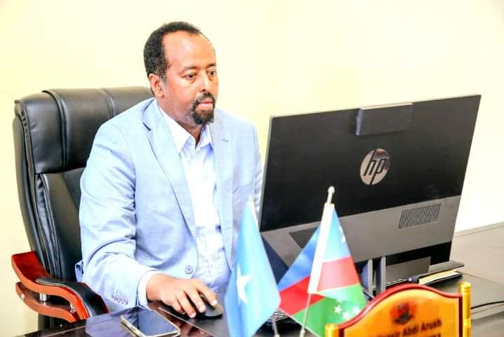 Wasaaradda Gargaarka iyo Maareynta Masiibooyinka ee Koonfur Galbeed oo maanta  Baydhabo ku qabatay shir looga hadlayey Abaaraha.