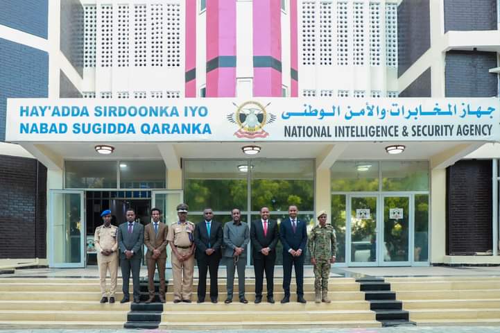 Ra’iisul Wasaare Rooble oo ka qeybalay munaasabad uu xilka kula wareegayay Agaasimaha cusub ee Hay’adda Nabadsugidda iyo Sirdoonka Qaranka.