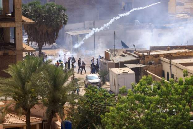 Mudaaharaadyo xoogan oo ka socda Suudaan iyo Tirada dhimashada oo gaaratay ilaa 100 qof.