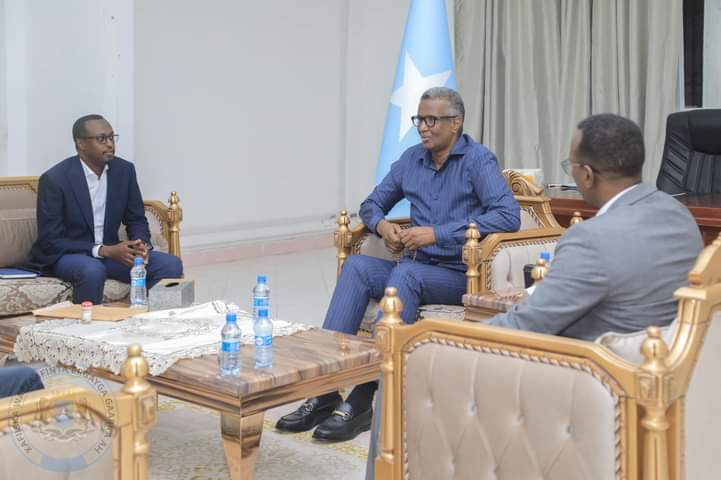 Ergayga gaarka ah ee Madaxweynaha JFS u qaabilsan arrimaha gurmadka abaaraha ee Soomaaliya oo  la kulmay Isu-duwaha Koonfurta Soomaaliya ee dalladda isku tagga hay’addaha aan dowliga aheyn iyo Guddoomiyaha Hay’adda Tadaamun ee arrimaha samafalka.