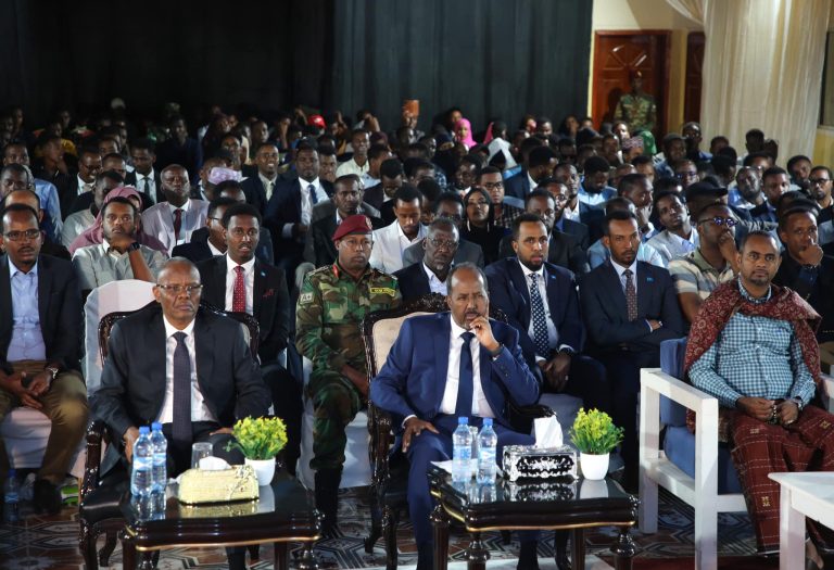 DAAWO:Madaxweyne Hassan Sheekh Maxamuud oo ka qayb galay munaasabad soo dhoweyn ah oo loogu sameeyey Madaxtooyada Koonfur Galbeed.