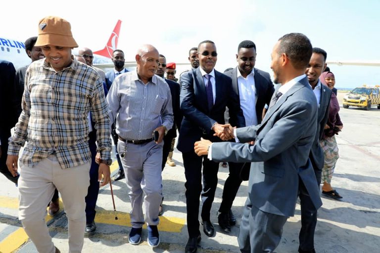 Guddoomiyaha Gobolka Banaadir oo maanta dib ugu Soo noqday Magaalada muqdisho.